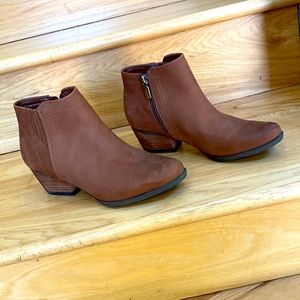 Blonde waterproof booties